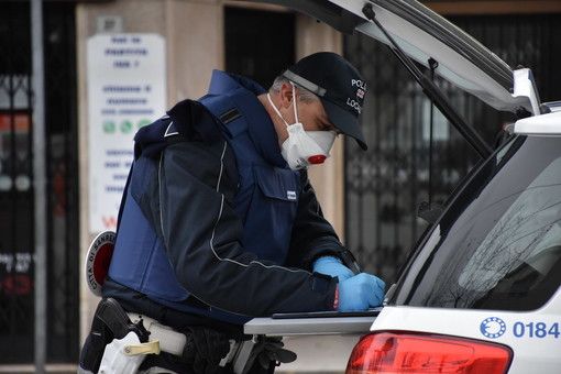 Emergenza Coronavirus, cambia l'autocertificazione: ecco il nuovo modulo. Controlli anche su chi è in quarantena