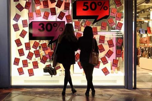 I saldi in Lombardia partono sabato 1° agosto: vendite promozionali nei 30 giorni precedenti I saldi in Lombardia partono sabato 1° agosto: vendite promozionali nei 30 giorni precedenti