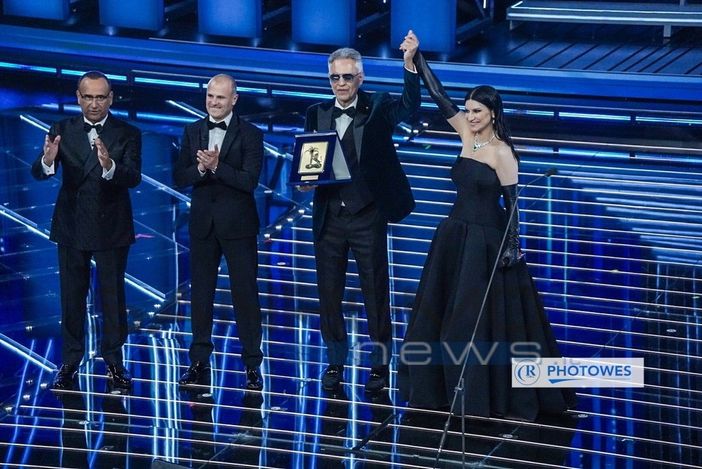 Sanremo 2026, Andrea Bocelli torna sul palco dell’Ariston: “Non mi resta che vincere il festival nelle Vecchie Proposte”