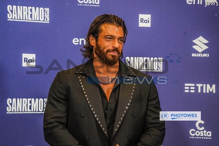 Can Yaman e Kabir Bedi le due Tigri della Malesia sul palco del 76° Festival di Sanremo