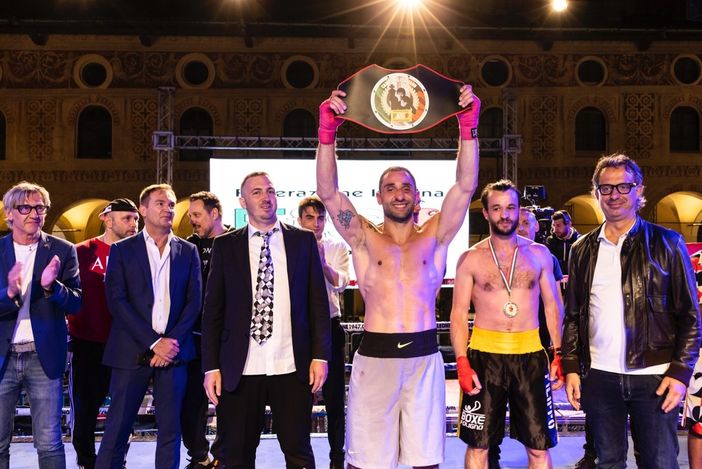 Vigevano: le immagini della serata scacchi e boxe in piazza Ducale Vigevano: le immagini della serata scacchi e boxe in piazza Ducale