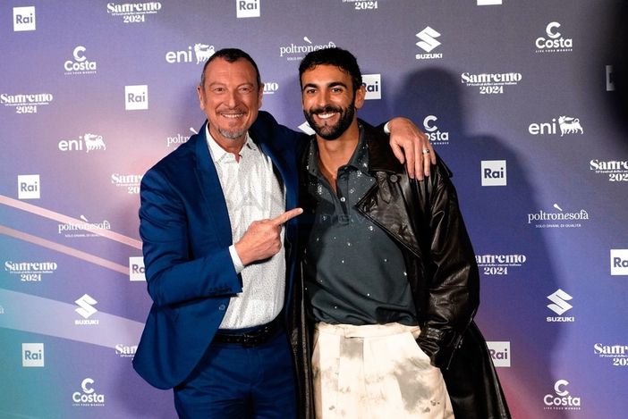 Amadeus pronto per la prima serata insieme a Mengoni: "Andiamo a divertirci, è la cosa più importante"