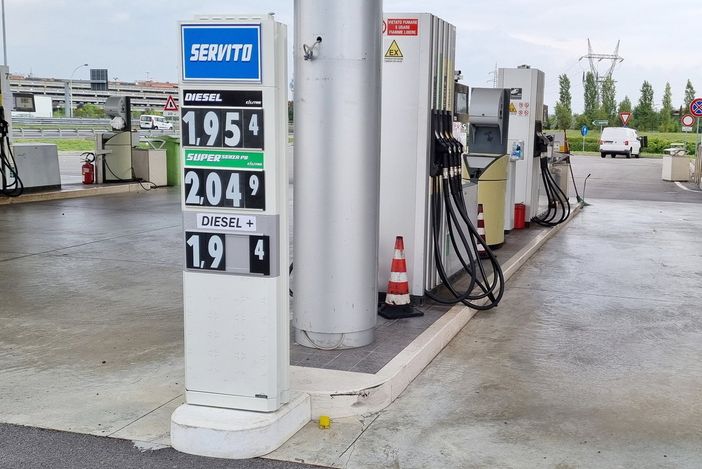 Benzina e gasolio, prezzi sempre più in alto