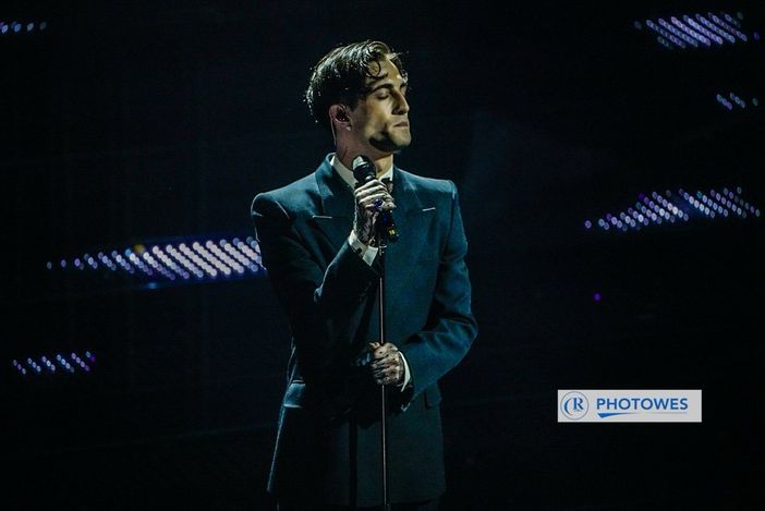 Damiano David incanta l’Ariston omaggiando Lucio Dalla sulle note di "Felicità"