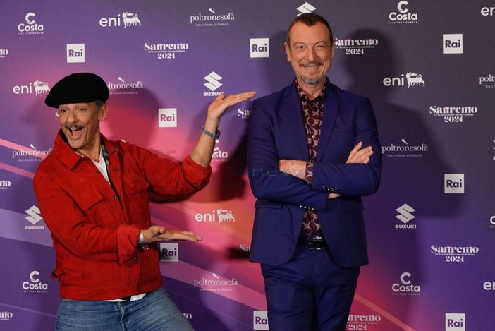 Sanremo 2024, Fiorello all’Ariston per la finale del Festival: “Sarà l’ultima volta sul palco insieme ad Amadeus” Sanremo 2024, Fiorello all’Ariston per la finale del Festival: “Sarà l’ultima volta sul palco insieme ad Amadeus”