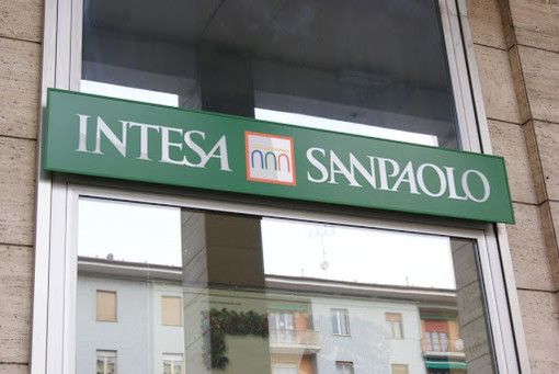Intesa Sanpaolo "rottama" i libretti degli assegni Intesa Sanpaolo "rottama" i libretti degli assegni