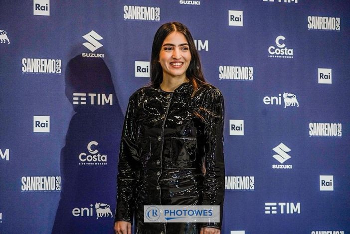 Sanremo 2025, Joan Thiele al Festival con la sua Eco: “Felice di essere qui. Per me un super onore” Sanremo 2025, Joan Thiele al Festival con la sua Eco: “Felice di essere qui. Per me un super onore”