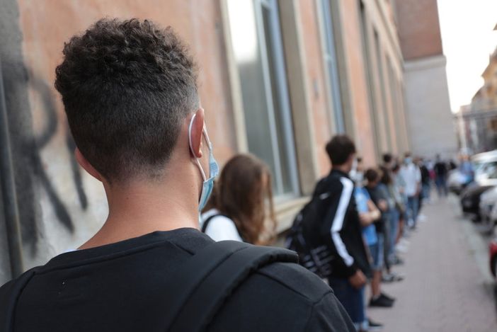 Mentana: «Famiglie, insegnanti e personale scoprono di prima mattina che le scuole riaprono lunedì. Una Babele» Mentana: «Famiglie, insegnanti e personale scoprono di prima mattina che le scuole riaprono lunedì. Una Babele»