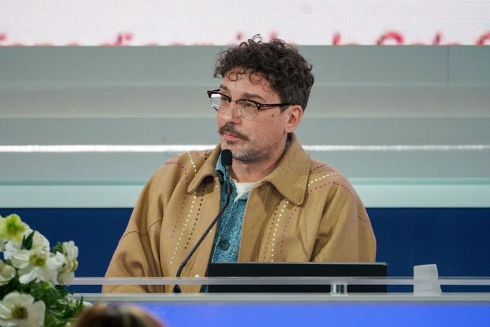 Sanremo 2025, Willie Peyote nel coro Luca Ravenna e ai piedi le scarpe granata: “Ho portato un po’ di casa e qualche amico” Sanremo 2025, Willie Peyote nel coro Luca Ravenna e ai piedi le scarpe granata: “Ho portato un po’ di casa e qualche amico”