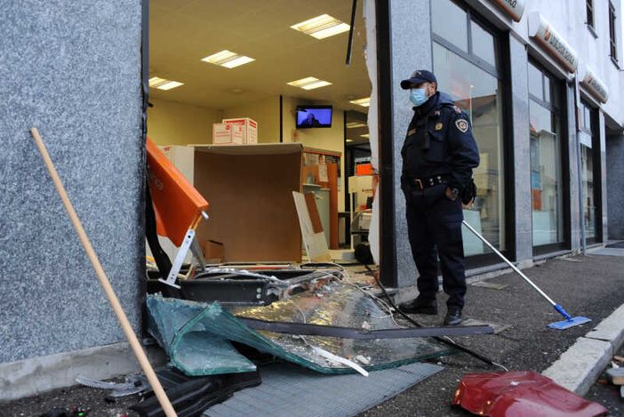Assaltavano bancomat nella provincia di Milano (e non solo): in manette la "banda dei moldavi" Assaltavano bancomat nella provincia di Milano (e non solo): in manette la "banda dei moldavi"