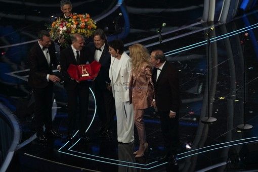 I Ricchi e Poveri ricevono all'Ariston il premio della Città di Sanremo