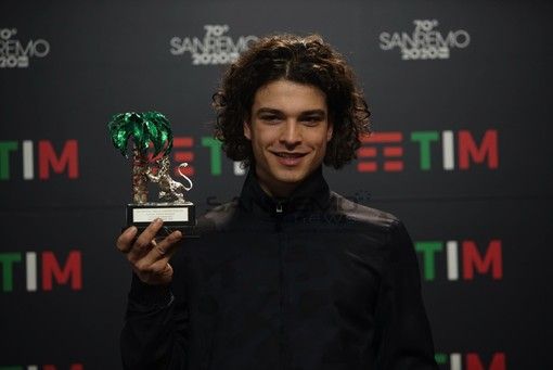 Leo Gassman alla premiazione in sala stampa Ariston Roof Leo Gassman alla premiazione in sala stampa Ariston Roof