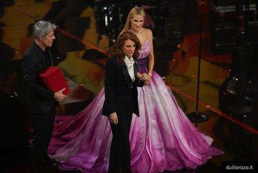 #Sanremo2018: a Milva il Premio alla Carriera, la figlia legge una lettera "Grazie Claudio, mi hai portata qui per la 16ma volta"