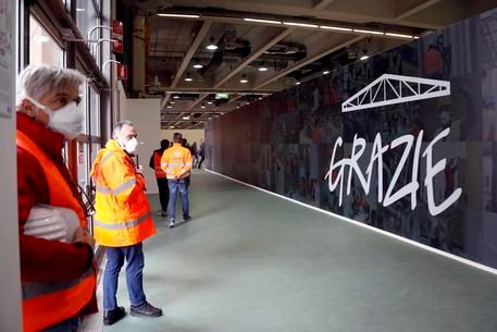 Oggi i primi pazienti nell’ospedale in fiera a Milano