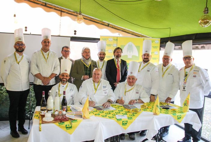 Coldiretti Pavia e i cuochi insieme per dire stop al cibo sintetico Coldiretti Pavia e i cuochi insieme per dire stop al cibo sintetico