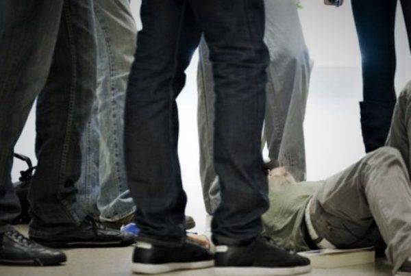 Corbetta: minorenne aggredito da una banda di coetanei finisce al pronto soccorso