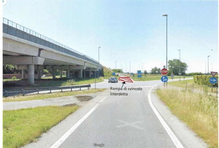 Cameri: modifica all'accesso della tangenziale per Novara Cameri: modifica all'accesso della tangenziale per Novara