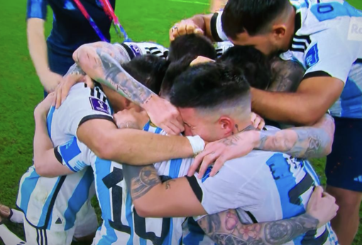 Finale pazzesca: doppietta Messi, tripletta Mbappè. L'Argentina vince i Mondiali dopo una delle partite più belle di sempre Finale pazzesca: doppietta Messi, tripletta Mbappè. L'Argentina vince i Mondiali dopo una delle partite più belle di sempre