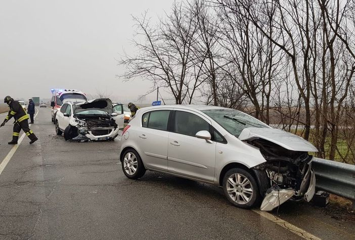 Ceretto: scontro tra auto lungo la provinciale 26, feriti due uomini Ceretto: scontro tra auto lungo la provinciale 26, feriti due uomini