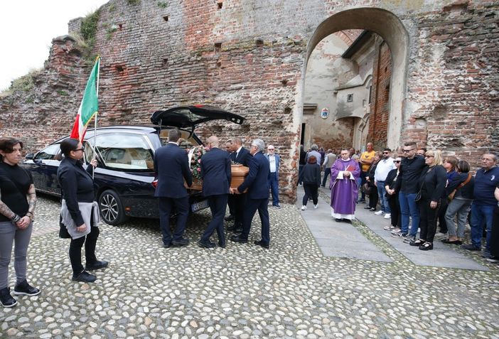 Lomello, l'ultimo commosso saluto a Jessica Zilio