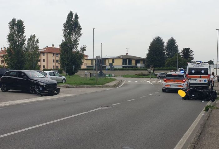 Scontro auto scooter in via Padre Ceriani a Corbetta: un ferito Scontro auto scooter in via Padre Ceriani a Corbetta: un ferito