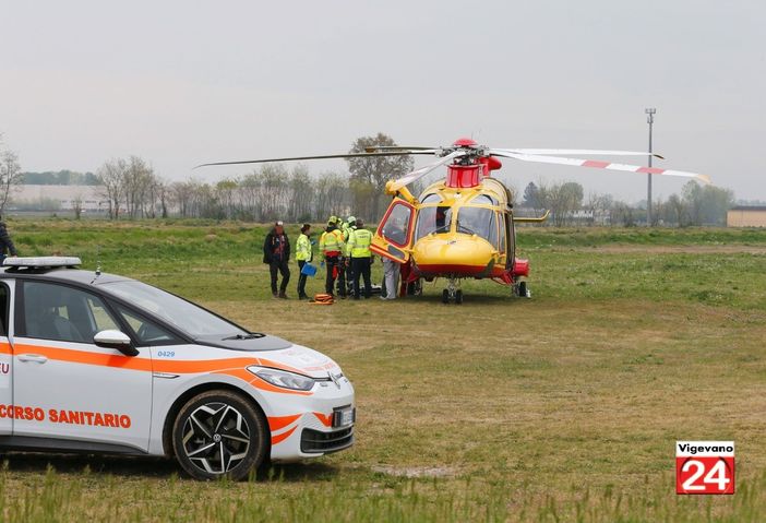 Ottobiano: cade sulla pista da motocross, 14enne soccorso con l'elicottero Ottobiano: cade sulla pista da motocross, 14enne soccorso con l'elicottero