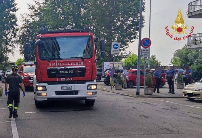 L'intervento dei mezzi di soccorso in via Cei