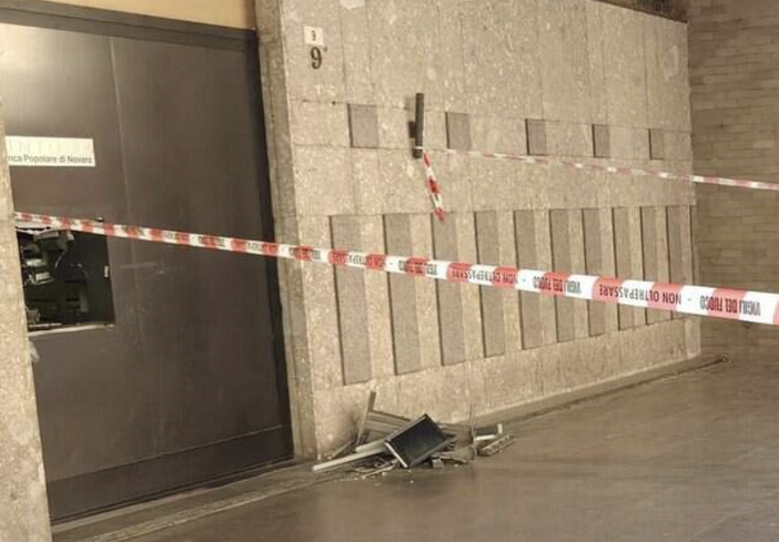 Bancomat fatto esplodere nella notte a Galliate Bancomat fatto esplodere nella notte a Galliate