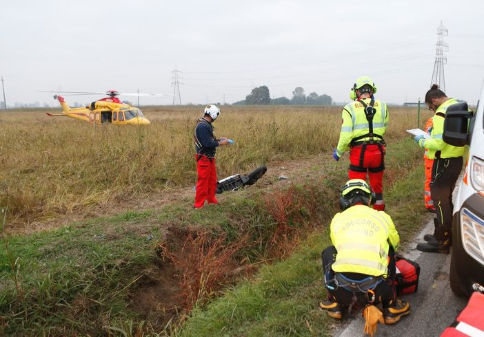 Ferrera: scontro fra moto e trattore sulla strada provinciale 193 bis, gravemente ferito un 44enne