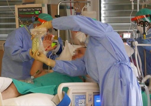 LA STORIA. La forza di Luigi e quella videochiamata dalla terapia intensiva di Varese per combattere la solitudine LA STORIA. La forza di Luigi e quella videochiamata dalla terapia intensiva di Varese per combattere la solitudine