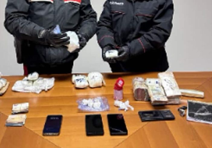 In auto con 1,5 kg di cocaina e oltre 40mila euro, arrestato uomo di Motta Visconti