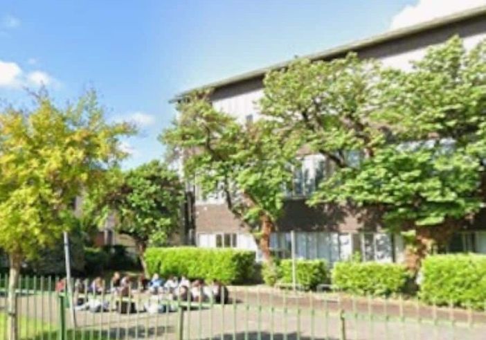 Magenta, ladri in azione nella notte: trafugati i computer del liceo linguistico Quasimodo