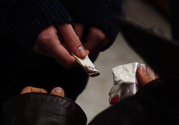 Cocaina e soldi in casa: arrestato 25enne di Casorate Primo Cocaina e soldi in casa: arrestato 25enne di Casorate Primo