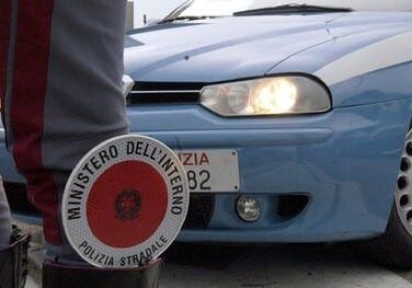Fugge dalla Polstrada: inseguito e fermato in Tangenziale Ovest