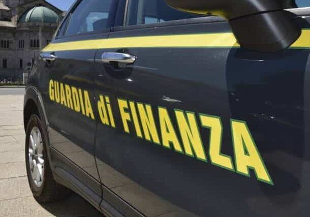 Lombardia: frode fiscale da 1,7 milioni, GdF sequestra soldi e una Jaguar Lombardia: frode fiscale da 1,7 milioni, GdF sequestra soldi e una Jaguar