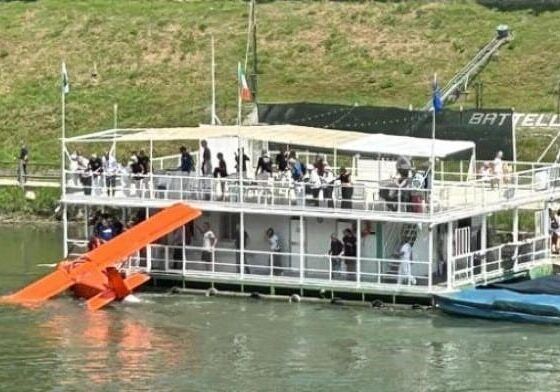 Pavia: idrovolante si ribalta sul Ticino, una donna ferita Pavia: idrovolante si ribalta sul Ticino, una donna ferita