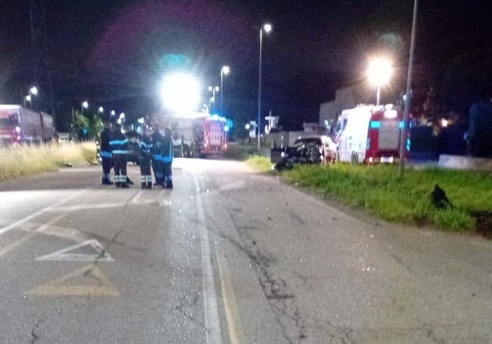 Tragedia a Boffalora Ticino sulla strada per Magenta: scontro tra due auto, uomo perde la vita