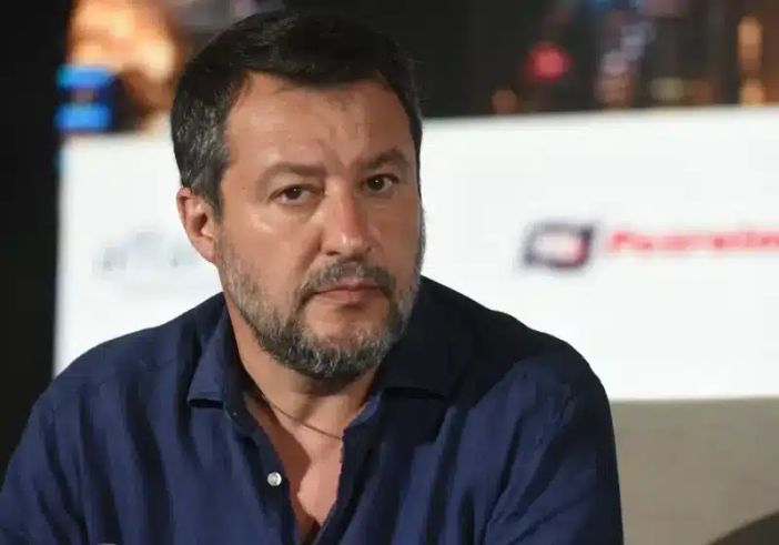 Caso Vigevano, Matteo Salvini difende Ceffa: "E' una persona onesta" Caso Vigevano, Matteo Salvini difende Ceffa: "E' una persona onesta"
