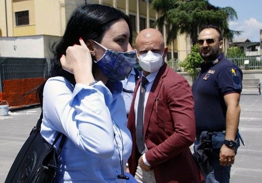 La ministra Azzolina assicura: «Le scuole uno dei luoghi più sicuri, bisogna evitare gli assembramenti fuori» La ministra Azzolina assicura: «Le scuole uno dei luoghi più sicuri, bisogna evitare gli assembramenti fuori»