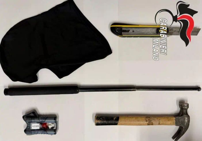 Controlli straordinari ad Abbiategrasso: tre denunciati, trovati con strumenti atti ad offendere Controlli straordinari ad Abbiategrasso: tre denunciati, trovati con strumenti atti ad offendere