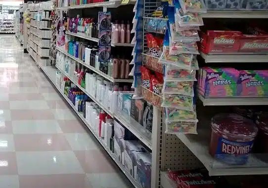 Assago, furto a centro commerciale: preso dopo inseguimento