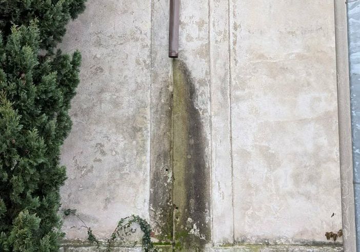 Ladri al cimitero di Magenta: spariti i pluviali esterni