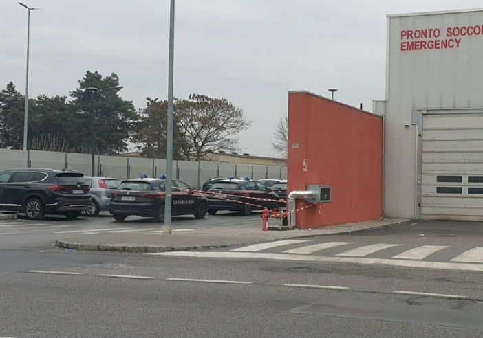 Uomo accoltellato muore al pronto soccorso di Magenta Uomo accoltellato muore al pronto soccorso di Magenta