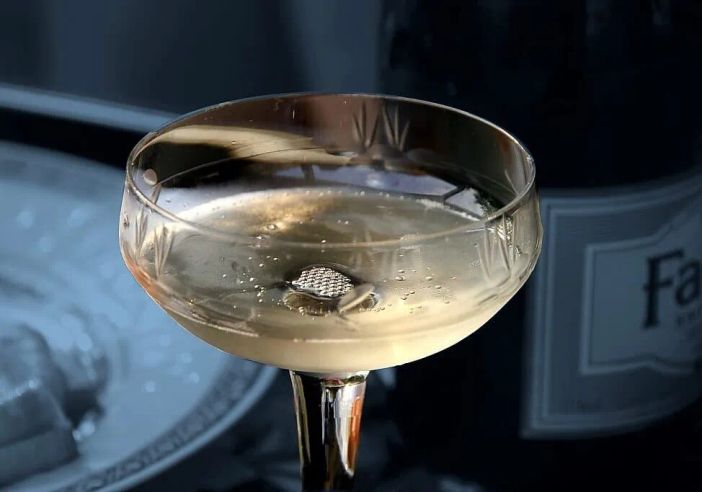 Fiumi di champagne...per evadere 170 milioni. Tre arresti a Milano