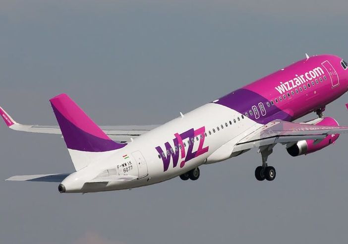Coppia di Novara si sposa su Wizz Air
