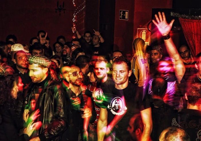 Milano, chiusa discoteca abusiva ad Halloween (a due passi dal Duomo)