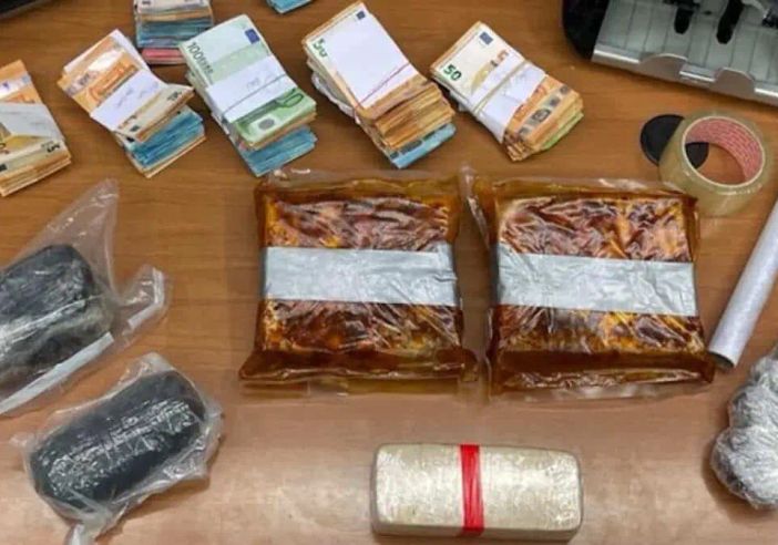 Milano: 70 mila euro e 5kg di eroina nella soppressata, 2 gli arrestati