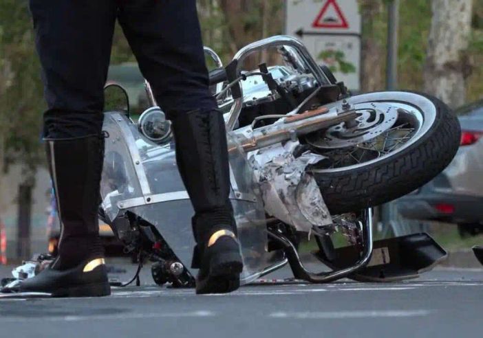 Scontro con navetta aeroporto, centauro 34enne muore a Milano Scontro con navetta aeroporto, centauro 34enne muore a Milano