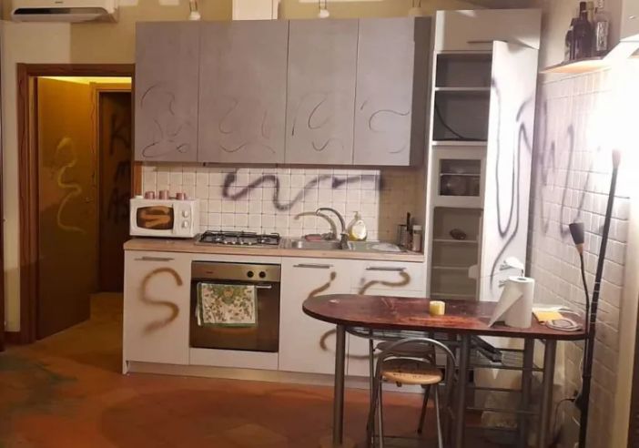 Corbetta: lasciato in condizioni terribili l’appartamento di via Pascoli dalla donna che terrorizzava tutti