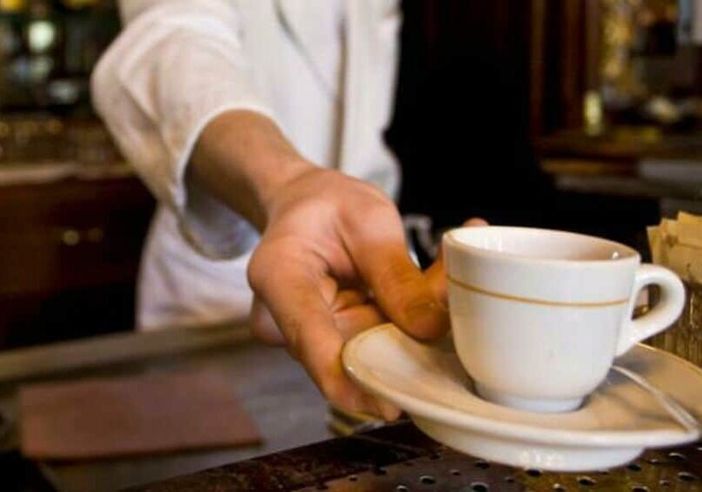 Magentino: consumano nei bar, non pagano e se ne vanno. Allarme tra i commercianti per una coppia di truffatori Magentino: consumano nei bar, non pagano e se ne vanno. Allarme tra i commercianti per una coppia di truffatori